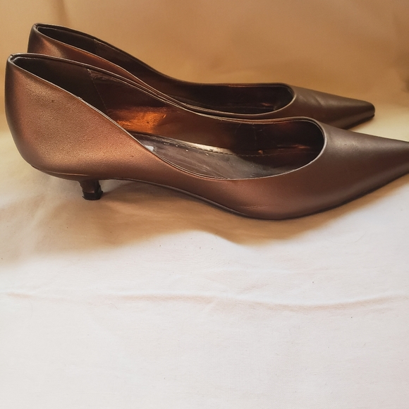 Bronze kitten heel pump - Picture 3 of 6